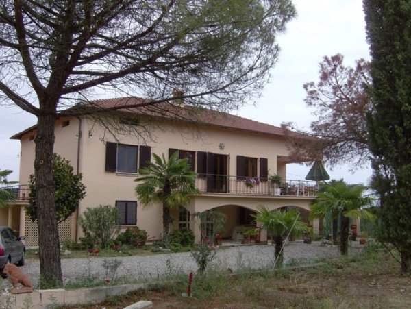 casa indipendente in vendita a Castiglione del Lago