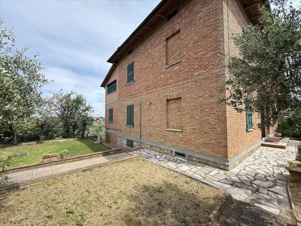 casa indipendente in vendita a Castiglione del Lago in zona Gioiella