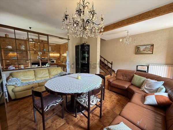casa indipendente in vendita a Castiglione del Lago