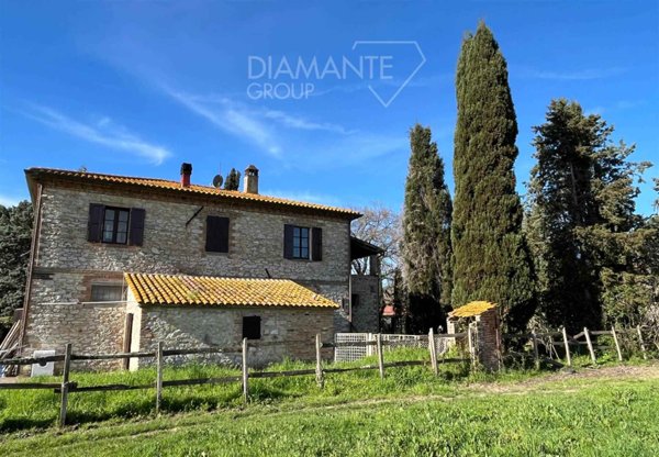 casa indipendente in vendita a Castiglione del Lago in zona Piana