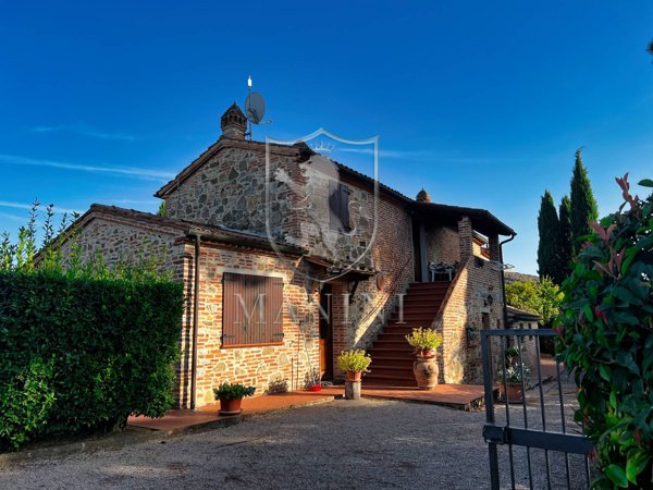 casa indipendente in vendita a Castiglione del Lago in zona Villastrada