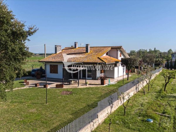 casa indipendente in vendita a Castiglione del Lago