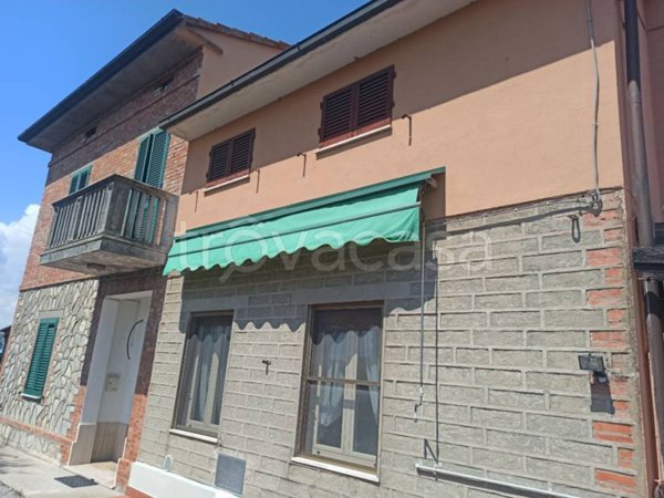 casa indipendente in vendita a Castiglione del Lago