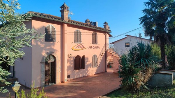 casa indipendente in vendita a Castiglione del Lago in zona Porto