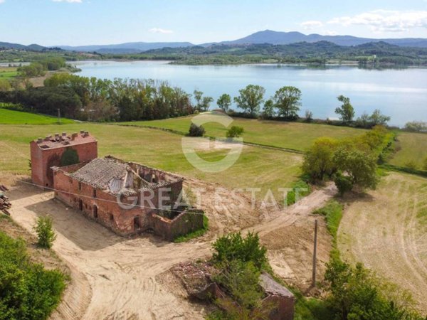 casa indipendente in vendita a Castiglione del Lago in zona Porto