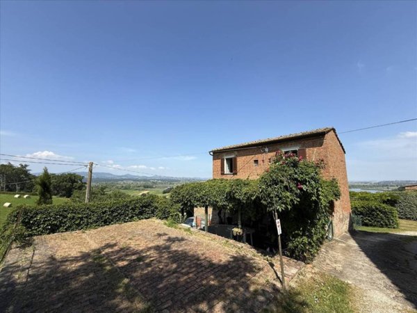 casa indipendente in vendita a Castiglione del Lago