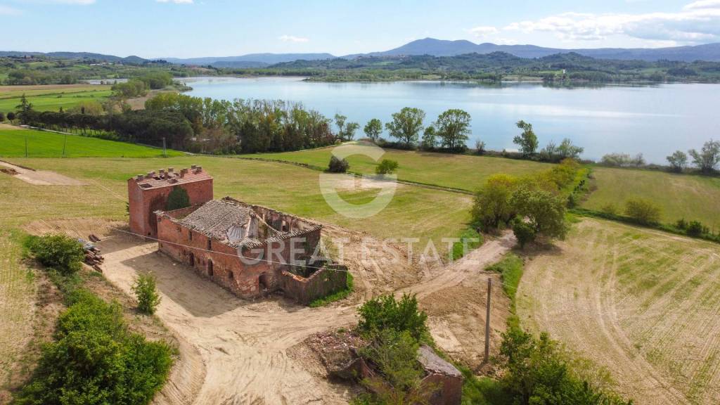 casa indipendente in vendita a Castiglione del Lago in zona Porto
