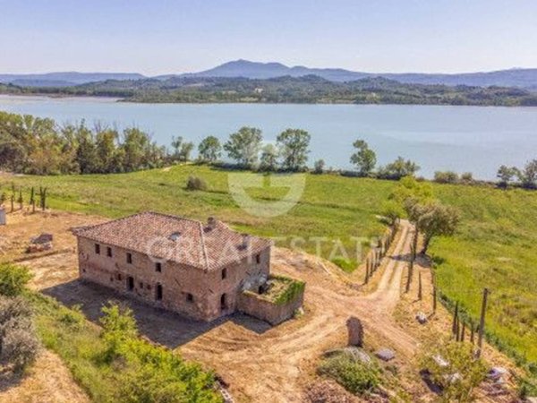 casa indipendente in vendita a Castiglione del Lago