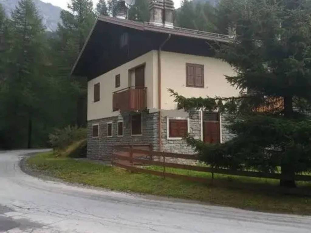 casa indipendente in vendita a Castiglione del Lago in zona Badia
