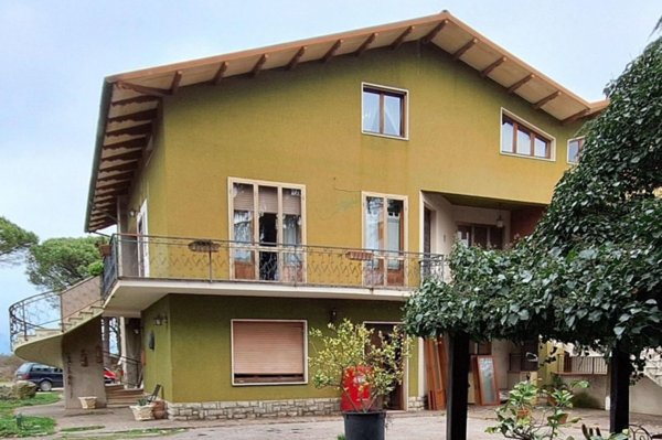 casa indipendente in vendita a Castiglione del Lago