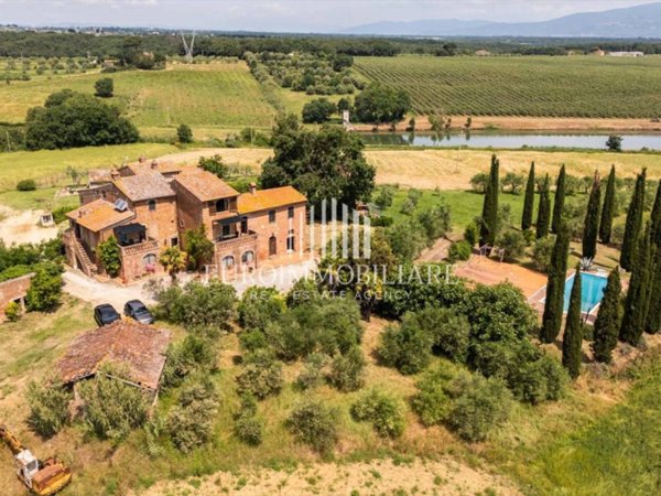 casa indipendente in vendita a Castiglione del Lago