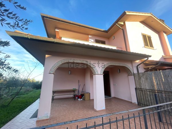 casa indipendente in vendita a Castiglione del Lago