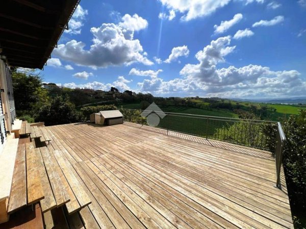 casa indipendente in vendita a Castiglione del Lago in zona Gioiella