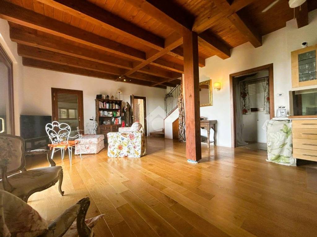 casa indipendente in vendita a Castiglione del Lago in zona Gioiella