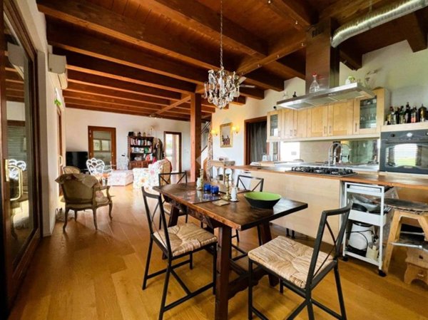 casa indipendente in vendita a Castiglione del Lago in zona Gioiella