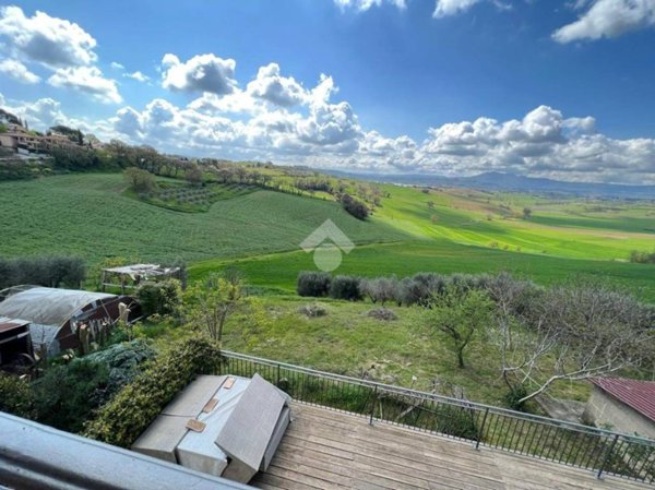 casa indipendente in vendita a Castiglione del Lago in zona Gioiella