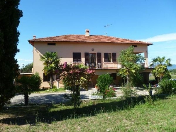 casa indipendente in vendita a Castiglione del Lago