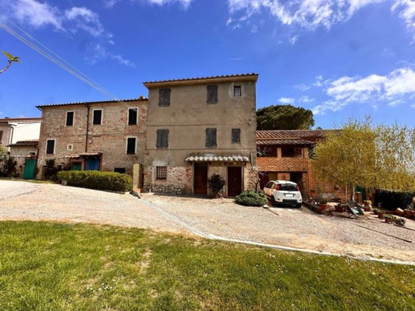 casa indipendente in vendita a Castiglione del Lago in zona Piana