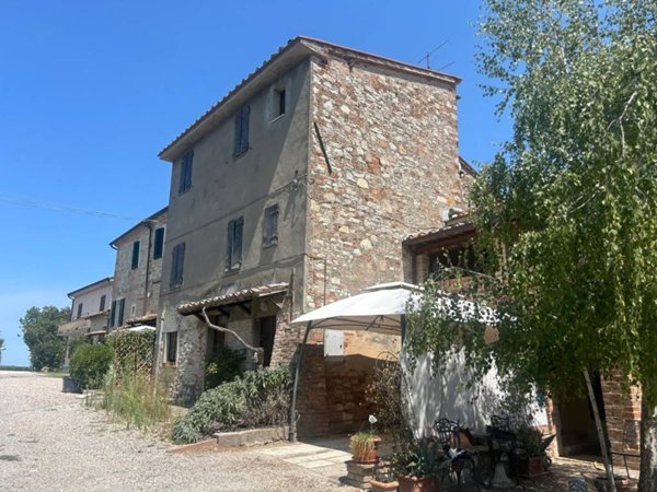 casa indipendente in vendita a Castiglione del Lago in zona Piana