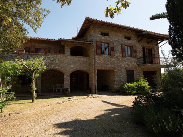 casa indipendente in vendita a Castiglione del Lago in zona Casamaggiore