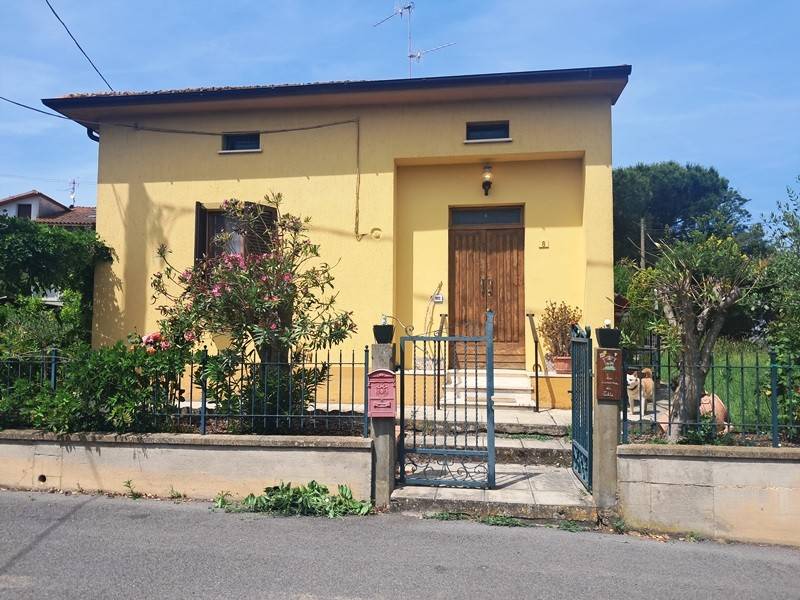 casa indipendente in vendita a Castiglione del Lago in zona Villastrada