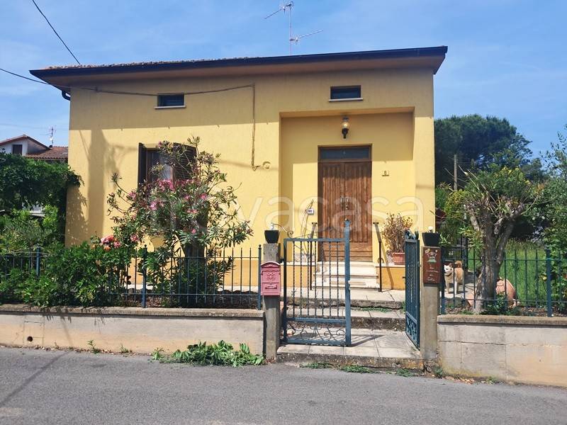 casa indipendente in vendita a Castiglione del Lago in zona Villastrada