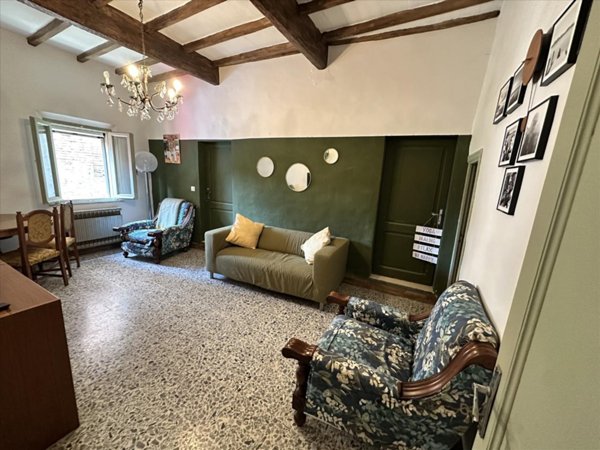 casa indipendente in vendita a Castiglione del Lago in zona Gioiella