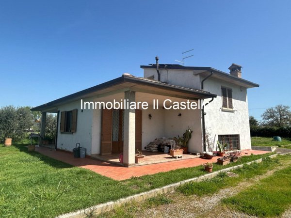 casa indipendente in vendita a Castiglione del Lago in zona Panicarola