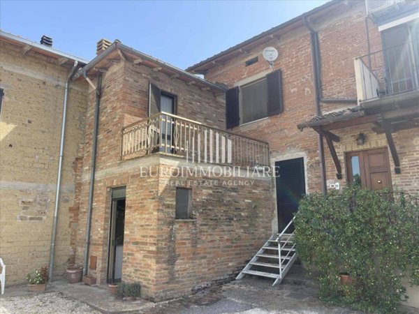 casa indipendente in vendita a Castiglione del Lago in zona Villastrada