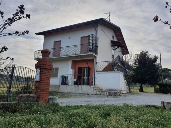 casa indipendente in vendita a Castiglione del Lago