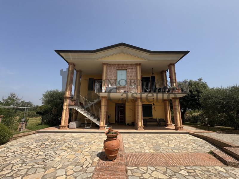 casa indipendente in vendita a Castiglione del Lago