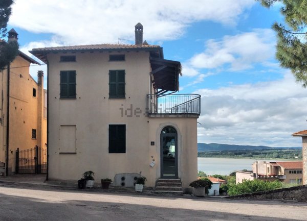 casa indipendente in vendita a Castiglione del Lago