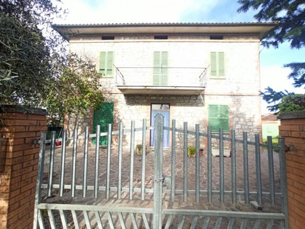 casa indipendente in vendita a Castiglione del Lago