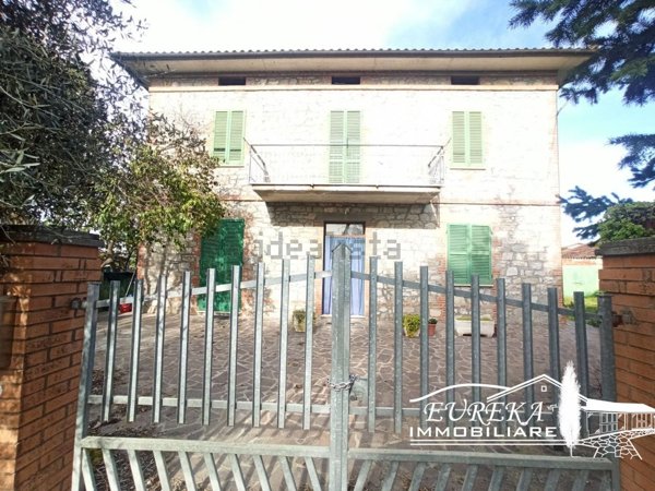 casa indipendente in vendita a Castiglione del Lago