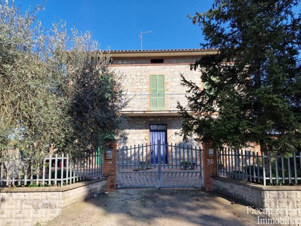 casa indipendente in vendita a Castiglione del Lago in zona Panicarola
