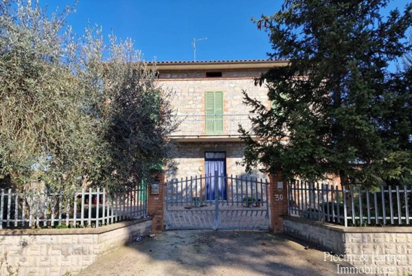 casa indipendente in vendita a Castiglione del Lago in zona Panicarola