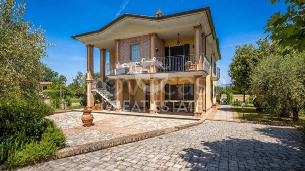casa indipendente in vendita a Castiglione del Lago