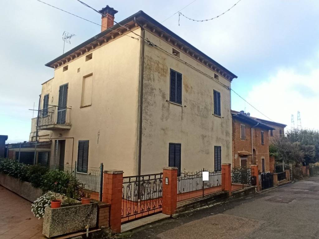 casa indipendente in vendita a Castiglione del Lago