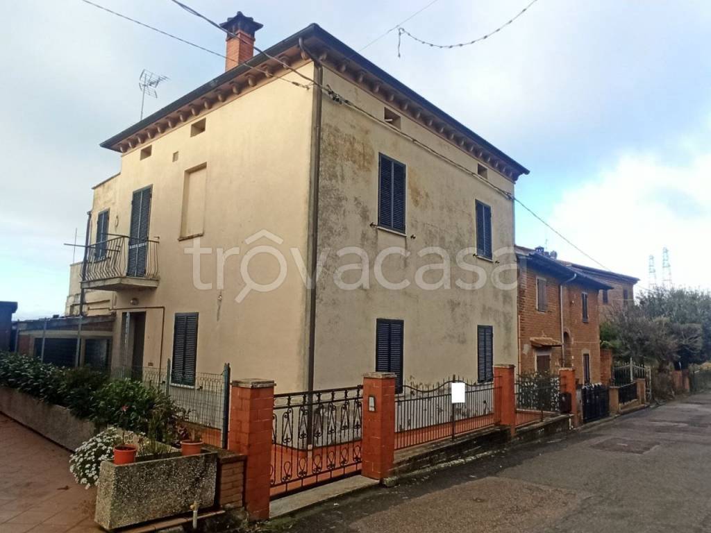 casa indipendente in vendita a Castiglione del Lago in zona Vaiano