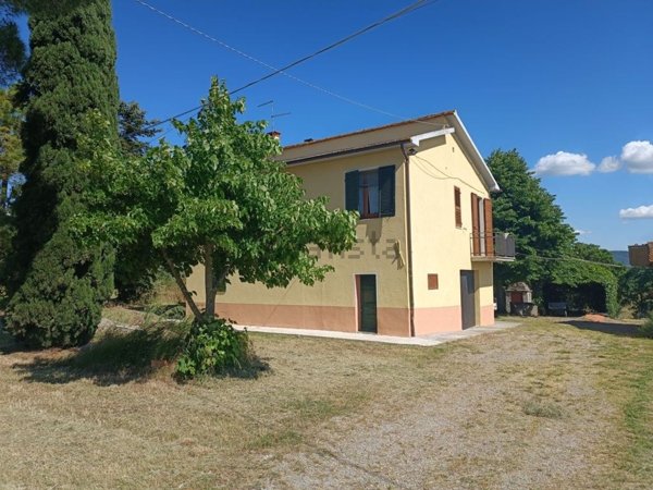 casa indipendente in vendita a Castiglione del Lago in zona Vaiano