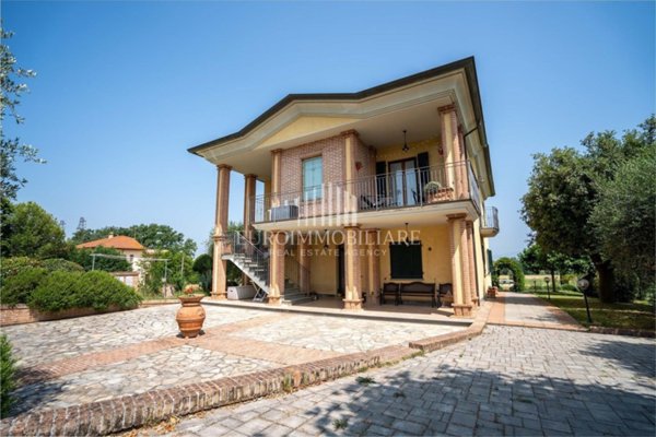 casa indipendente in vendita a Castiglione del Lago