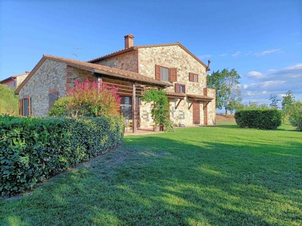 casa indipendente in vendita a Castiglione del Lago