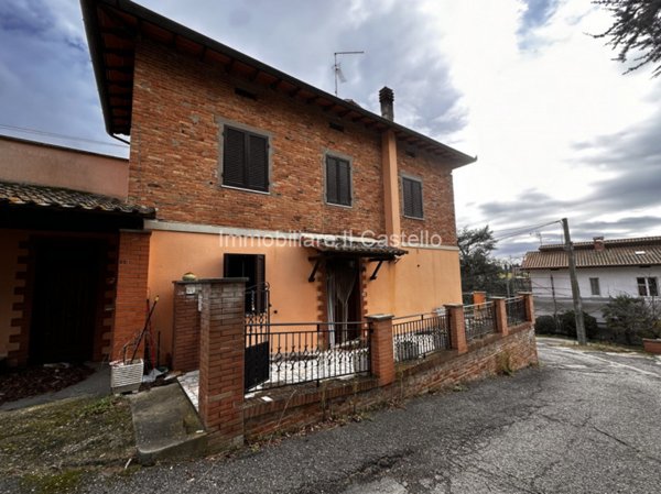 casa semindipendente in vendita a Castiglione del Lago in zona Villastrada