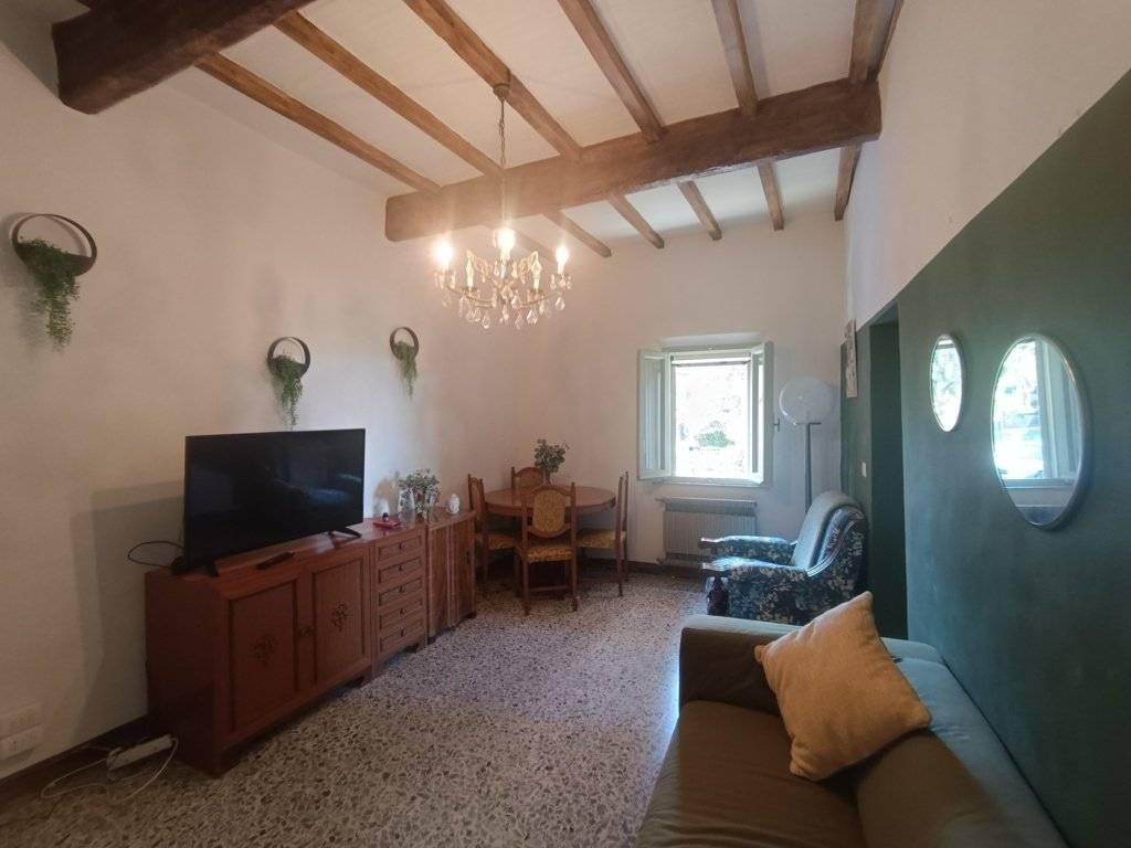 casa indipendente in vendita a Castiglione del Lago in zona Gioiella