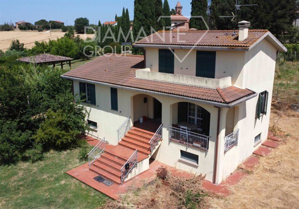 casa indipendente in vendita a Castiglione del Lago in zona Casamaggiore