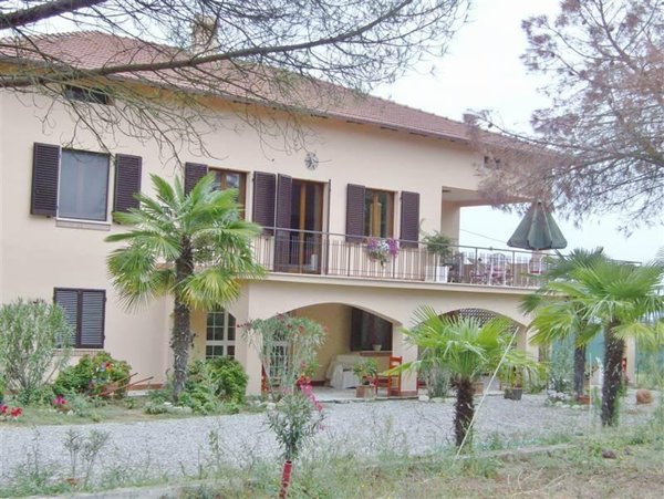 casa indipendente in vendita a Castiglione del Lago