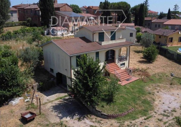 casa indipendente in vendita a Castiglione del Lago in zona Casamaggiore