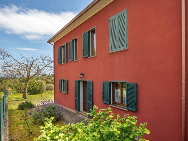 casa indipendente in vendita a Castiglione del Lago in zona Vaiano