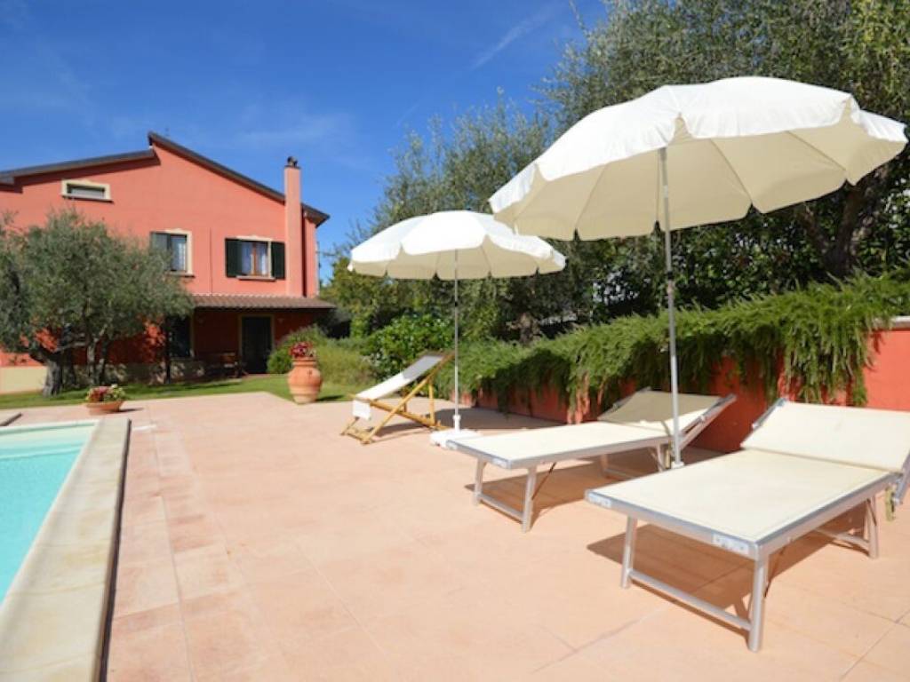 casa indipendente in vendita a Castiglione del Lago