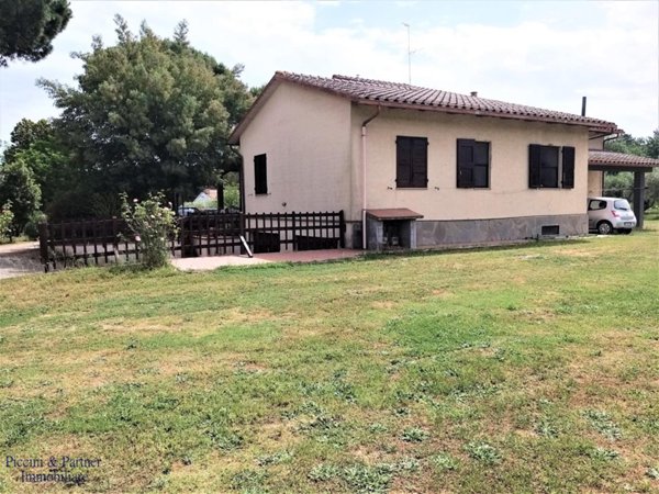 casa indipendente in vendita a Castiglione del Lago